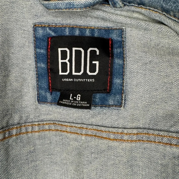 NWOT BDG Oversized Urban Outfitters Denim Trucker Jacket - Picture 4 of 16